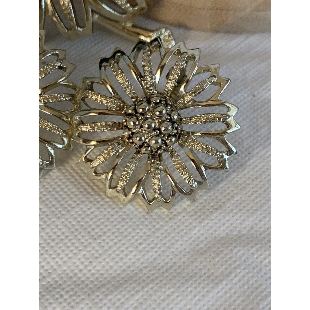 Vintage Sarah Coventry Country Daisy Gold Toned Brooch & 3 Earrings set Signed